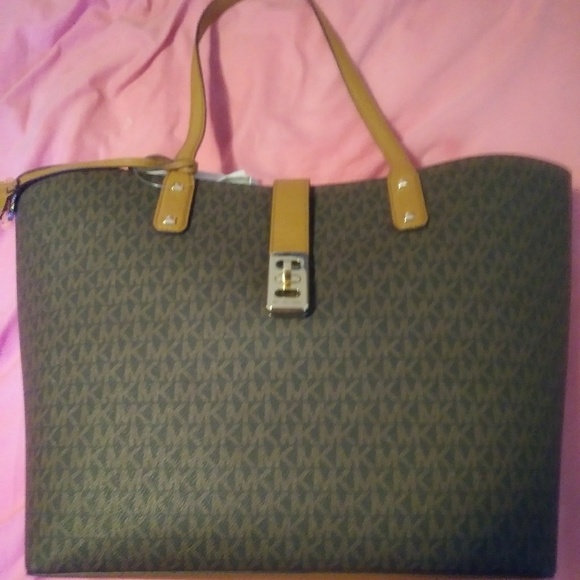Michael Kors Handbags - mk purse